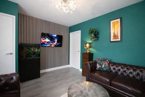 Lounge- click for photo gallery